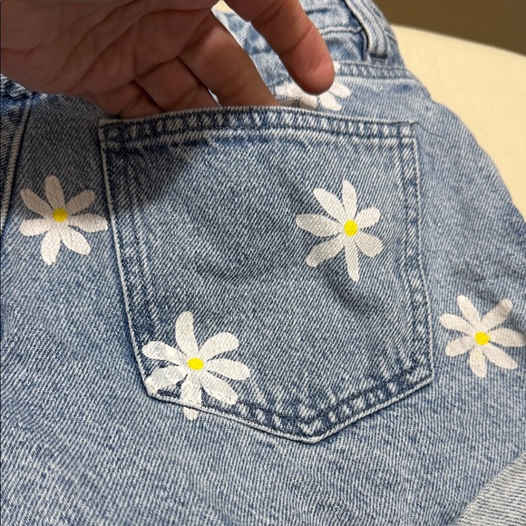PacSun Mom Jean Blue Jean Shorts with Daisy Design.  Size 25”. - Picture 5 of 11